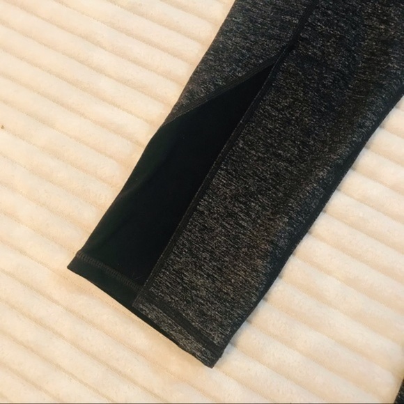 Athleta Luma Charuranga Capri Tight Leggings Black Gray Size Small style# 489413 - Picture 3 of 9